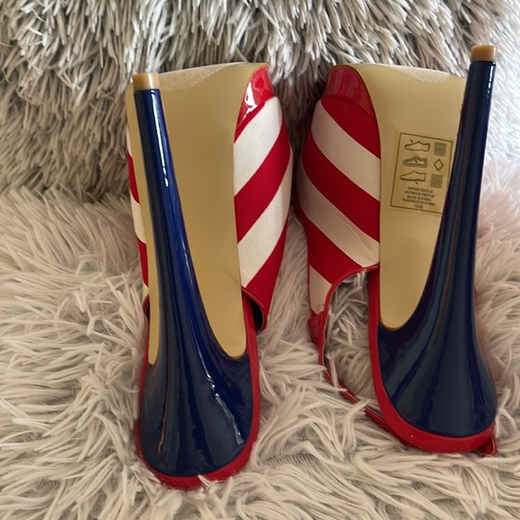 Hillary, size 10, red/white/blue - Picture 5 of 5
